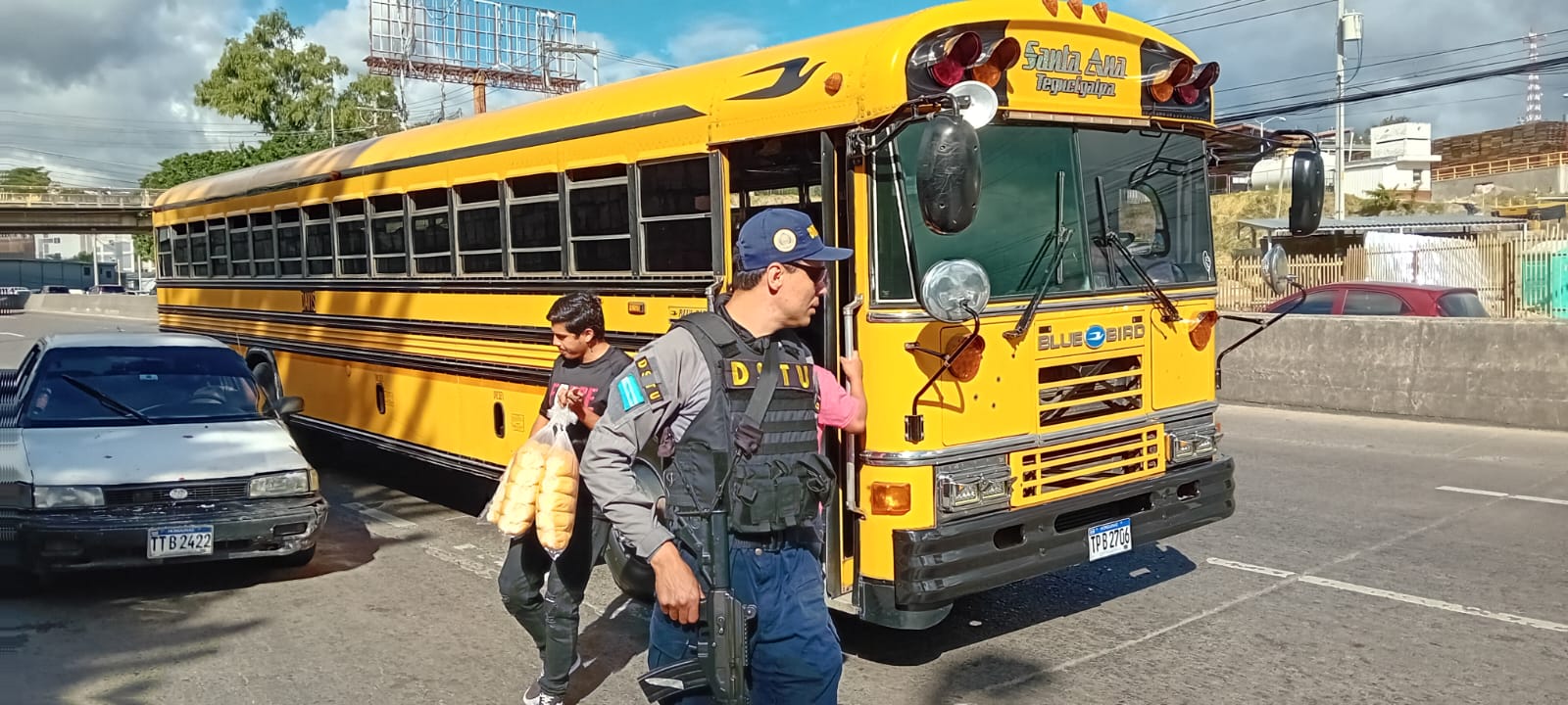 DIPAMPCO realiza campañas de socialización en el transporte para fomentar la cultura de la denunci...